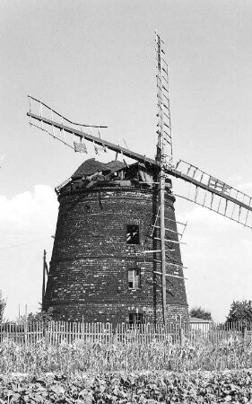 Zschepplin-Naundorf. Turmholländer, Hauptstraße 23