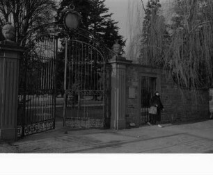 Barocktor an der Westseite des Schloßplatzes zwischen Botanischem Garten und Schloßgarten.