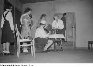 Szene aus dem Theaterstück "Spiel ins Leben" im Theater der Jungen Welt