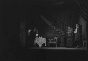 Szenenbilder aus dem Stück "Jegor Bulytschow und die anderen" von Maxim Gorki im Haus der Kultur der Sowjetunion Berlin