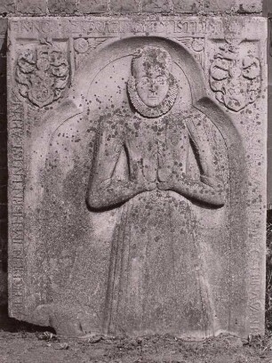 Grabstein einer Frau (+1625) : Behrend
