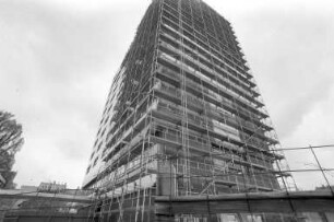 Parkhotel. Stabilisierung der Fassade durch eine neue, vorgehängte Aluminiumfassade
