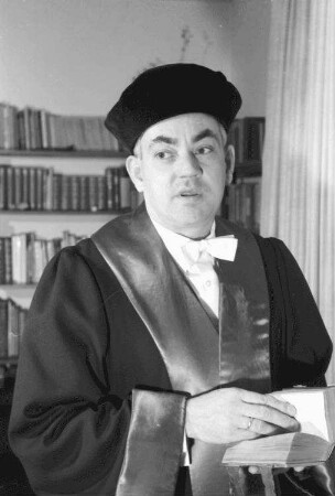 Freiburg: Wohnung; Prof. Dr. Horst Ehmke; Portrait im Talar