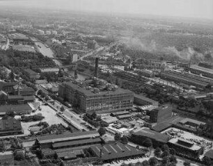 Luftaufnahme, Blick von Norden auf die Fabrikanlage Sarotti AG und Raebel-Werke. Berlin-Tempelhof, Teilestraße