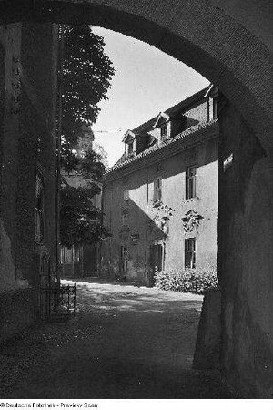 Bad Warmbrunn. Im Klosterhof, Tordurchfahrt