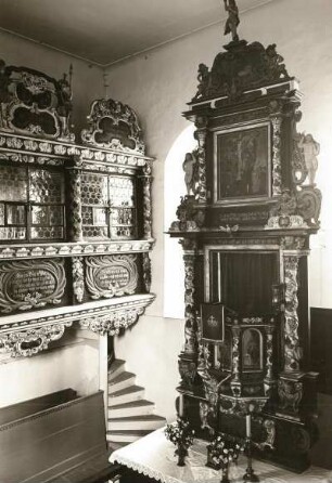 Kanzelaltar : Kleinbautzen, Kirche, Kanzelaltar, Darstellungen: Evangelisten, Salvator mundi, Kreuzigung, Grablegung und Auferstehung