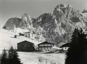 Blick auf den Latemar in den Dolomiten