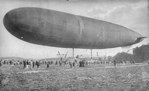 Épinal: Landung eines Zeppelins auf dem Flugplatz