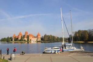Trakei - Wasserburg : Die Wasserburg Trakai liegt auf einer Halbinsel und kann als Museum besichtigt werden. Aufgenommen am 8. Oktober 2010 in Trakei bei Vilnius