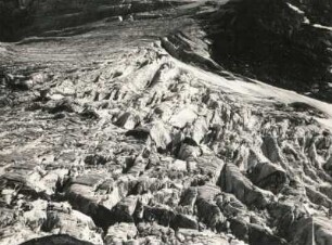 Hohe Tauern. Obersulzbachkees. Gletscherspalten (sog. "Türkische Zeltstadt", Eisbruch; heute ein Gletschersee)