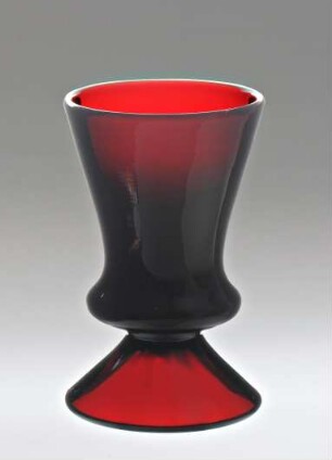 Pokal aus Goldrubinglas
