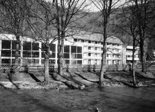 Staufen: Haus Münstertal; außen; Vordergrund Neumagen