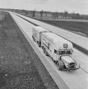 Bahlsen-Lastkraftwagen mit Anhänger