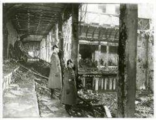 Der Plenarsaal des Reichstages nach dem Reichstagsbrand