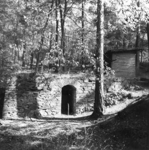 Mittelsachsen. Rothschönberger Stolln (1844/1846). Rösche. Fundament des Schachthauses am 5. Lichtloch