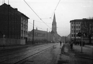 Freiburg: Habsburger Straße mit Blick zum Münster