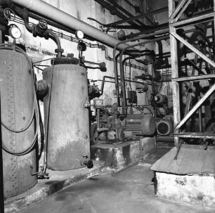 Uebigau-Wahrenbrück-Domsdorf. Brikettfabrik Louise (1882/1991 Kohleabbau; seit 1992 Technisches Denkmal). Innenansicht eines Fabrikgebäudes