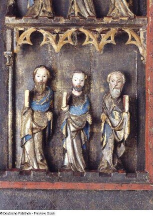 Mittelschrein eines Altars mit Maria mit Kind und Heiligen : Mittelschrein eines Altars mit Maria mit Kind und Heiligen. Schrein Laubholz, Figuren Lindenholz, geschnitzt, originale polychrome Fassung (um 1400). Drei männliche Heilige. Dresden: Skulpturensammlung SAV 2007