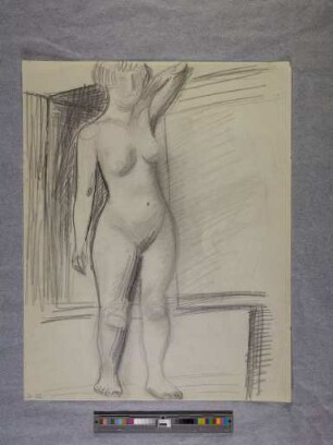 o. T. (stehender Frauenakt; aus dem Aktzeichnen an der Burg Giebichenstein Halle)