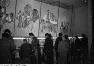 Dresden, Kurt-Fischer Platz (Olbrichtplatz), Nordhalle, Weihnachtsmesse, 1. Dezember 1950