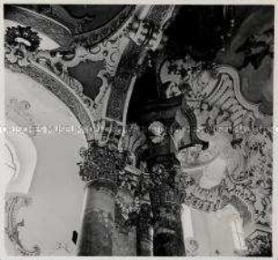 Wies, Wallfahrtskirche zum Gegeißelten Heiland auf der Wies (Wieskirche), Kapitäle und Chordurchbrüche