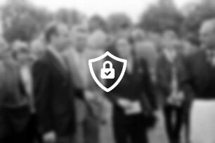 Bundesautobahn 20: Hamberge: erster Spatenstich: Festakt: Bundesminister für Verkehr [Name maskiert] und Ministerpräsidentin des Landes Schleswig-Holstein [Name maskiert] dahinter Gäste: hinten Bäume: 7. [Name maskiert]