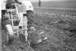 Beetpflug am Agri-Robot von Eicher
