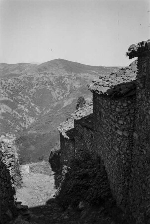 Berglandschaft : Blick aus dem Dorf At Hicem auf die Berge der Umgebung.