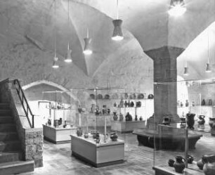 Halle (Saale), Moritzburg, Westflügel, sog. Gotisches Gewölbe, mit Ausstellung von Kunsthandwerk