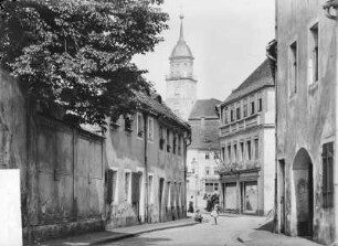 Bischofswerda, Gasse mit Blick zum Turm der Stadtkirche