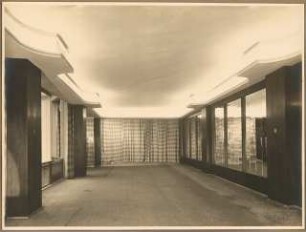 Kaufhaus F.V. Grünfeld, Leipziger Straße, Berlin Erfrischungsraum: Veranstaltungsraum mit geschlossenem Vorhang zum Cafebereich