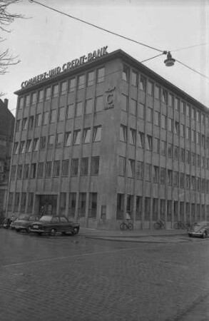 Inbetriebnahme des Neubaus der Commerz- und Creditbank Ecke Hebel- und Lammstraße.