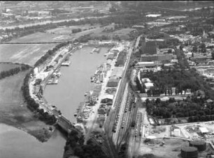 Dresden-Friedrichstadt. Alberthafen (1891/1895, Umbau 1997). Luftbild-Schrägaufnahme über die Elbe nach Ostsüdosten gegen Hafenmühle