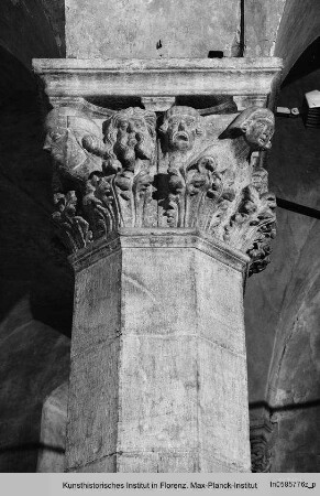 Florenz, Palazzo Davanzati: Pfeilerkapitell mit vier unterschiedlichen Seiten