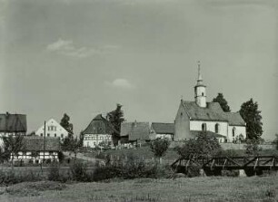 Berzdorf auf dem Eigen. Ansicht mit Dorfkirche und Pließnitzbrücke von Südsüdwest (Ort 1969/1970 devastiert)