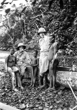Gruppenbild mit Enjo und Egon von Eickstedt (Deutsche Indien-Expedition 1926/1929 - 4. Andamanen)
