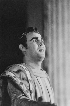 Szenenbilder aus der Tragödie "Alkestis" von Euripides im Pergamonmuseum Berlin, November 1958 : Tragödie