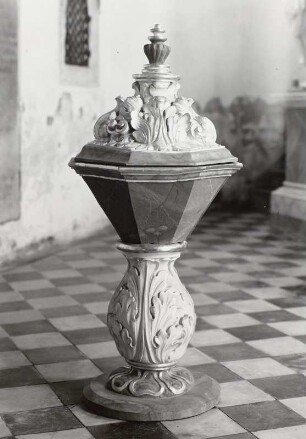 Audigast. Dorfkirche (Choranbau 2. H. 15. Jh., Turmaufbau 1680-1685). Taufe (um 1680)