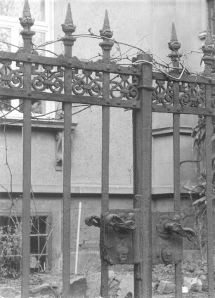 Dresden-Neustadt, Radeberger Straße 15. Wohnhaus. Tor (Teilansicht)