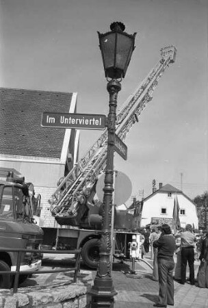 Ausstattung des Laubplatzes in Grötzingen mit alten, "umfrisierten" Gaslaternen der Stadtwerke Karlsruhe
