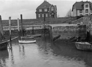 Sperrtor im Hafen Glückstadt/Elbe