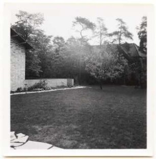 Garten Günther Vollberg, Berlin-Grunewald: Mauer und Garten