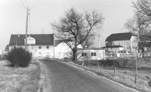 Göda-Dreikretscham. Fischermühle (rechts) und Gasthof (links)
