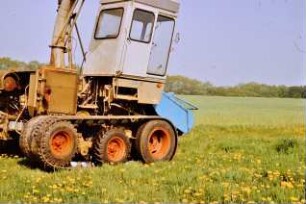Feldhäcksler E 280 mit Gummigleisband-Fahrwerk