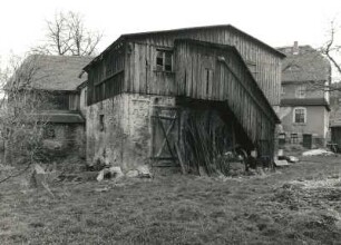 Obergurig-Schwarznaußlitz, Schlungwitzer Straße 29. Gehöft. Nebengebäude mit verbretterter Stiege