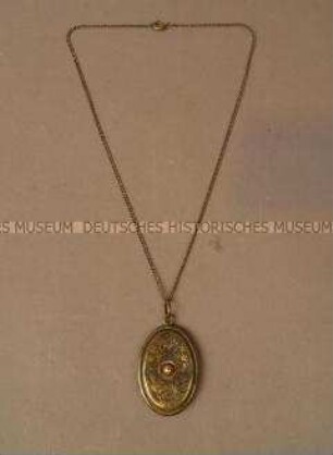 Kette mit Medaillon