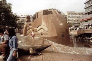 Berlin: Neuer "Klops" Brunnen vor dem Europa-Center