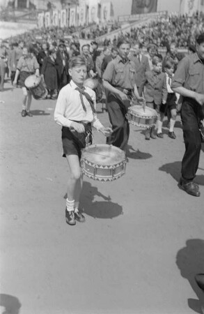 Demonstration zum 1. Mai 1951 in Berlin : Trommler im Demonstrationszug