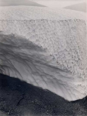 Schnee und Eis in den Bergen Islands