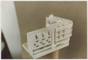 Wettbewerb Wohn- und Geschäftshaus, BMW-Haus, 1. und 2. Stufe (nicht realisiert) – Modellansicht. Berlin-Charlottenburg, Kurfürstendamm 31, Uhlandstraße 177/178